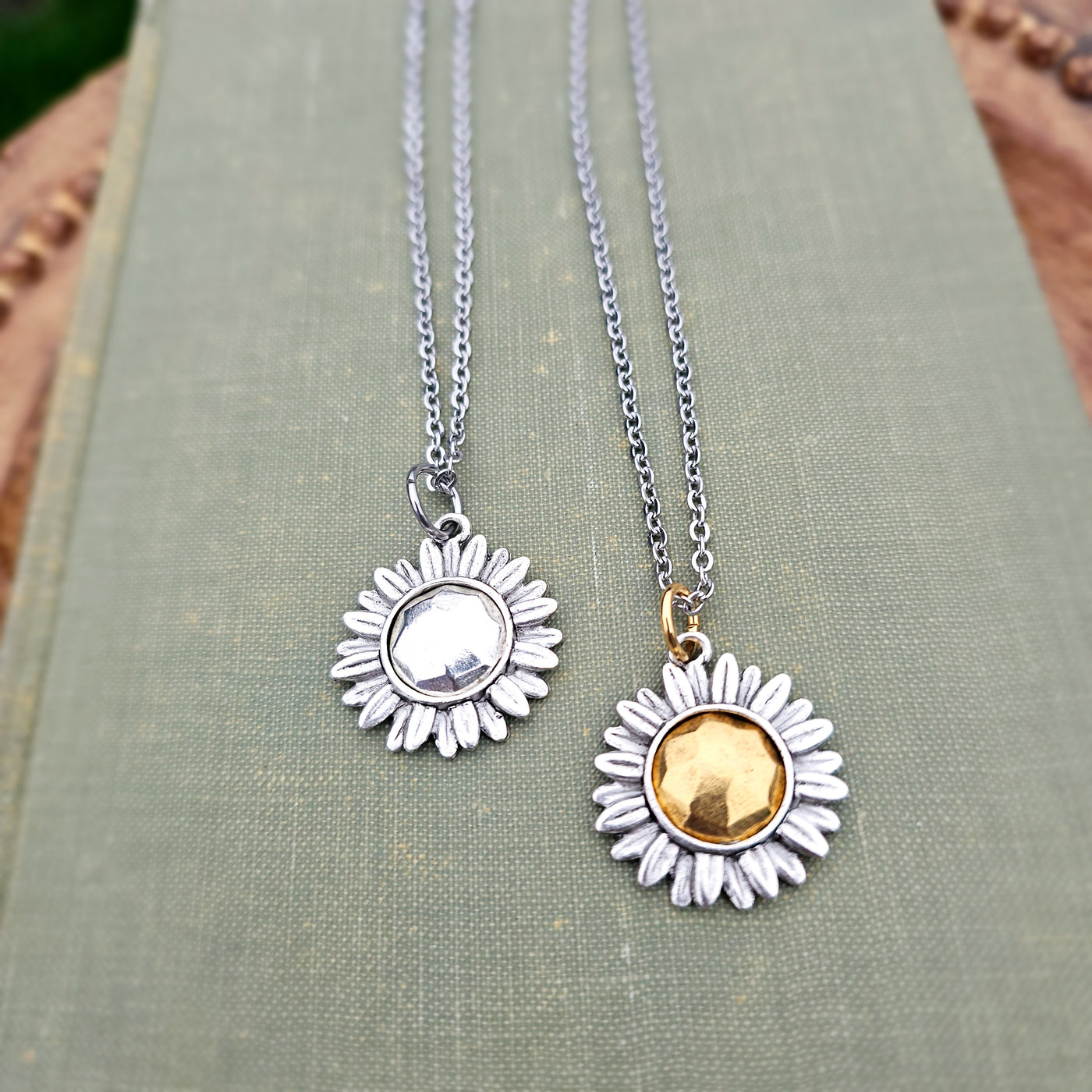 Aster Flower with Faceted Center || Necklace