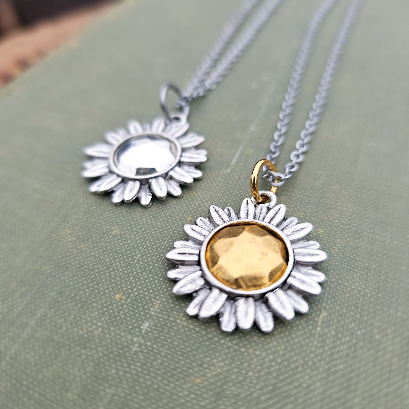 Aster Flower with Faceted Center || Necklace