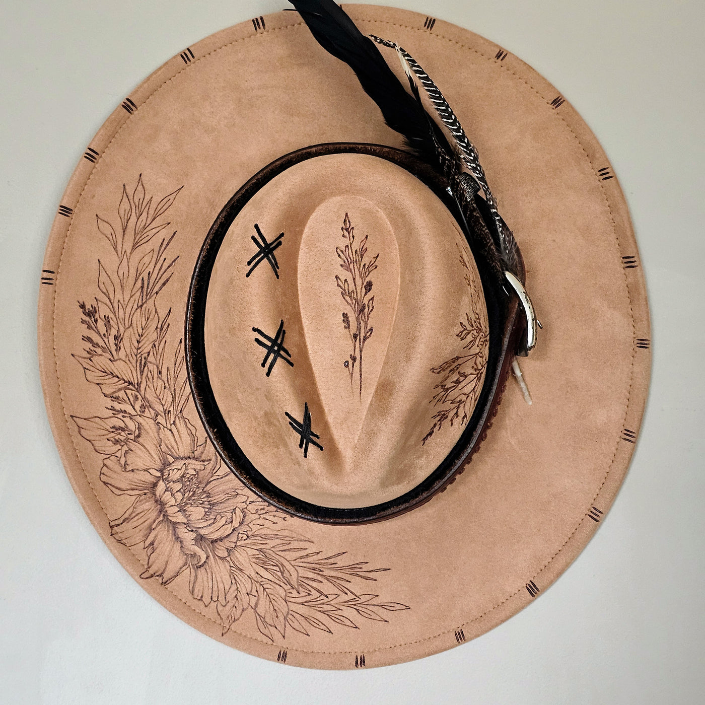 Rodeo Time (Vintage Belt Band) || Tan Suede Burned Wide Brim Hat