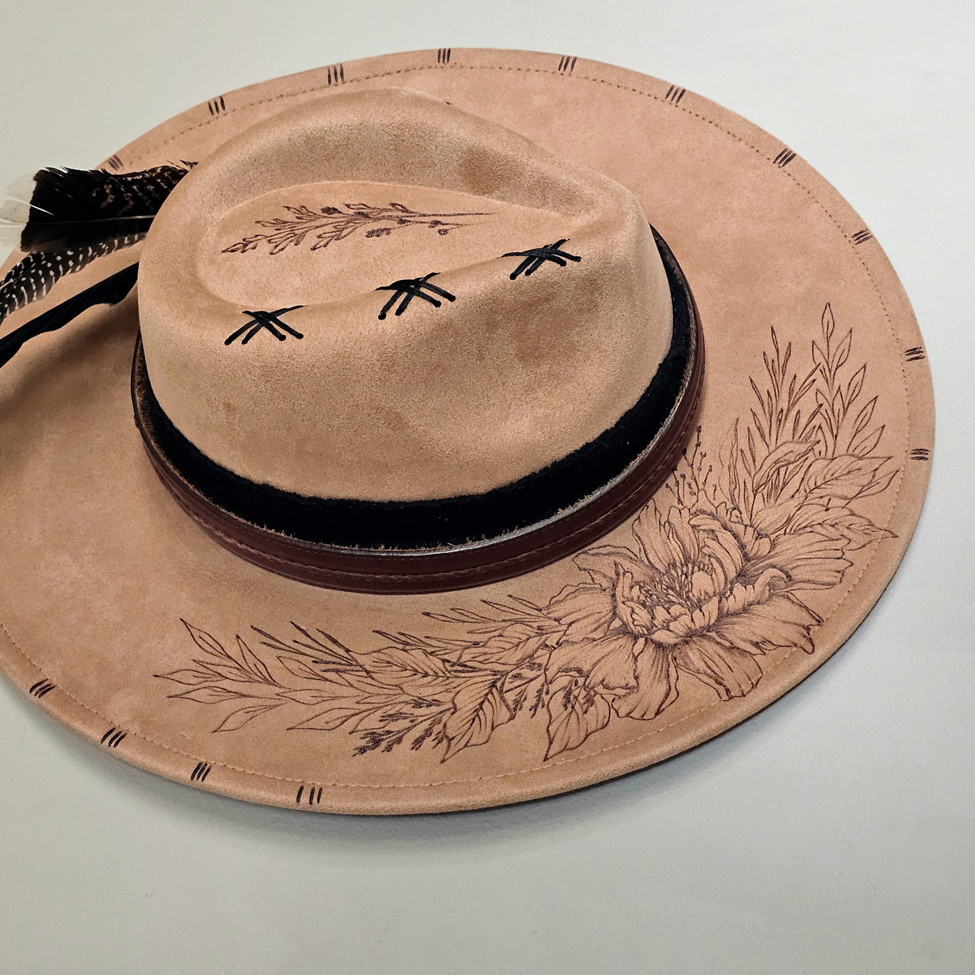 Rodeo Time (Vintage Belt Band) || Tan Suede Burned Wide Brim Hat