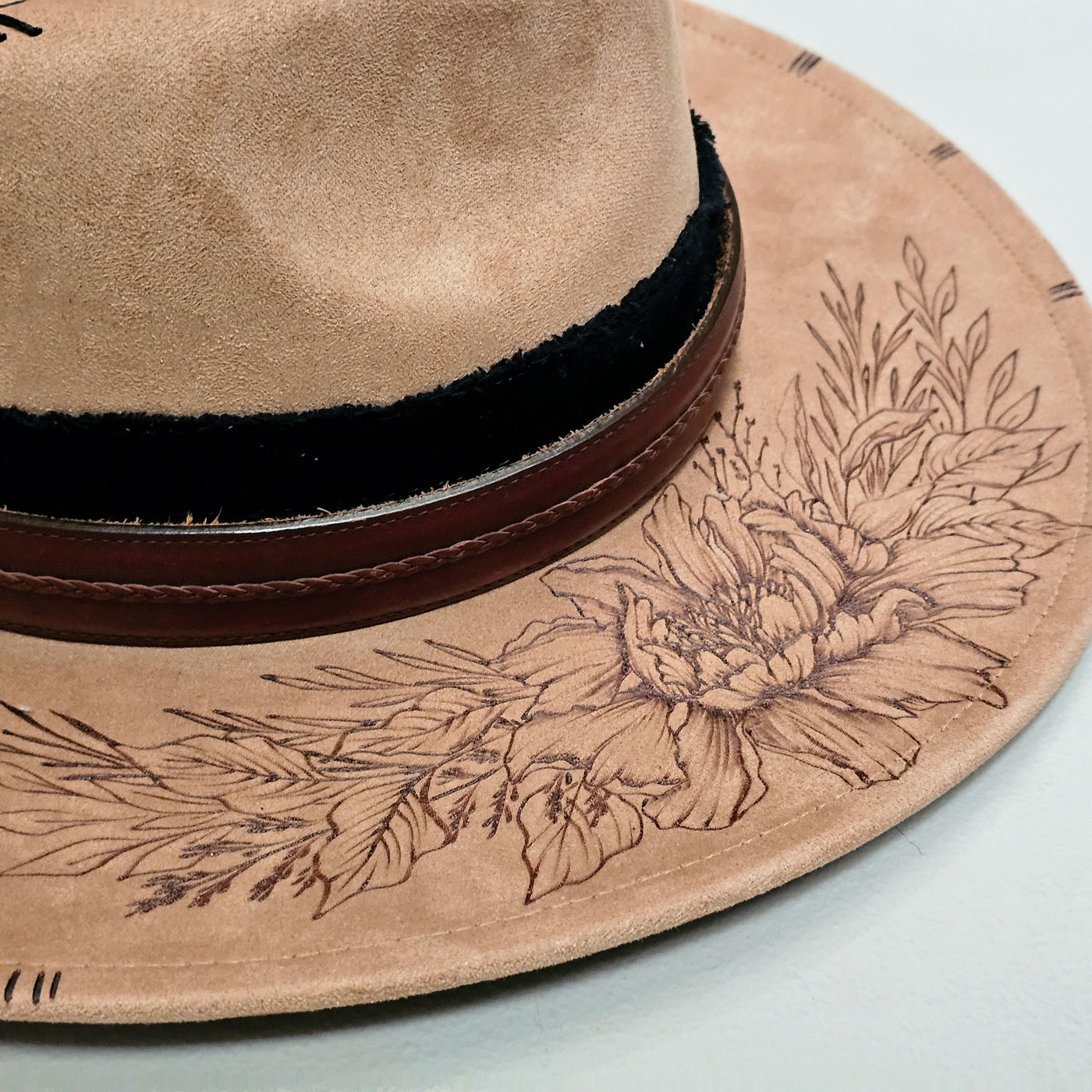 Rodeo Time (Vintage Belt Band) || Tan Suede Burned Wide Brim Hat