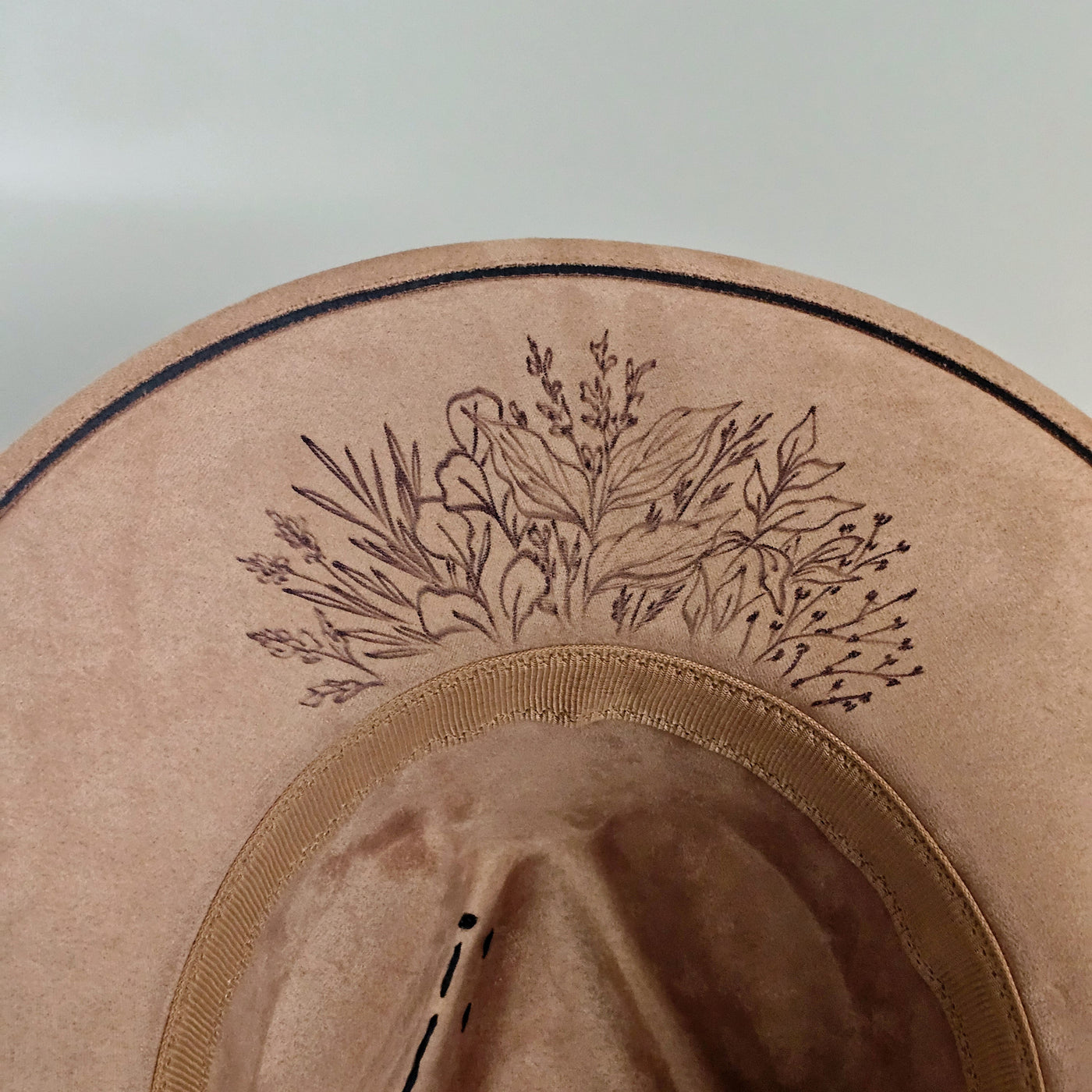 Rodeo Time (Vintage Belt Band) || Tan Suede Burned Wide Brim Hat